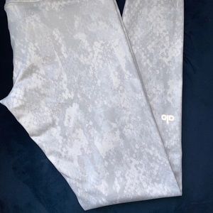 Alo yoga airbrush snakeskin leggings